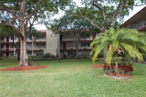 Condo in Pembroke Pines, Florida, 1 bedroom  № 1168426 - photo 3