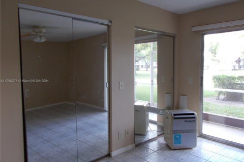 Condominio en venta en Pembroke Pines, Florida, 1 dormitorio, 75.34 m2 № 1168426 - foto 10