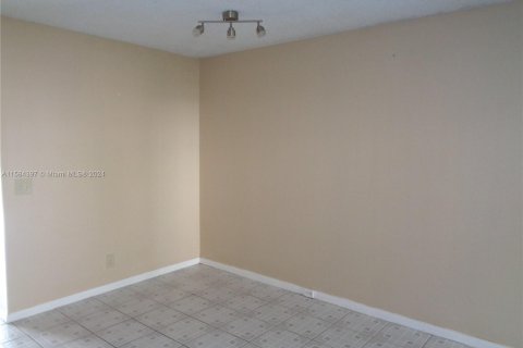 Condo in Pembroke Pines, Florida, 1 bedroom  № 1168426 - photo 19