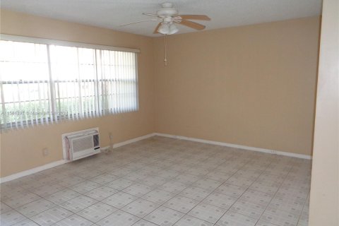 Condo in Pembroke Pines, Florida, 1 bedroom  № 1168426 - photo 16