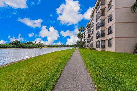 Condo in Coconut Creek, Florida, 2 bedrooms  № 1168475 - photo 5