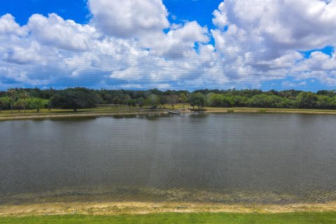 Condo in Coconut Creek, Florida, 2 bedrooms  № 1168475 - photo 17