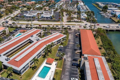 Condominio en venta en North Palm Beach, Florida, 2 dormitorios, 82.31 m2 № 1118997 - foto 1