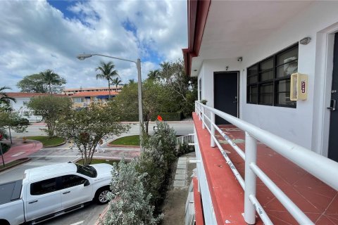 Propiedad comercial en venta en Miami Beach, Florida, 297.38 m2 № 1309821 - foto 4