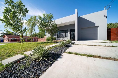 Villa ou maison à vendre à Miami, Floride: 4 chambres № 1332516 - photo 3