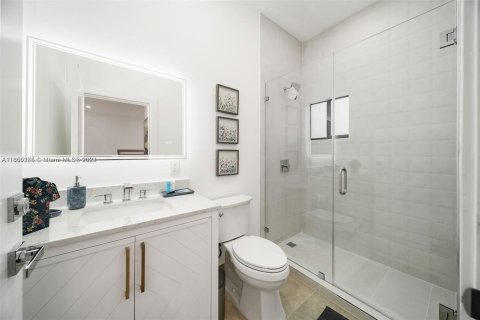 Casa en venta en Miami, Florida, 4 dormitorios № 1332516 - foto 11