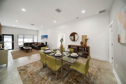 Casa en venta en Miami, Florida, 4 dormitorios № 1332516 - foto 5