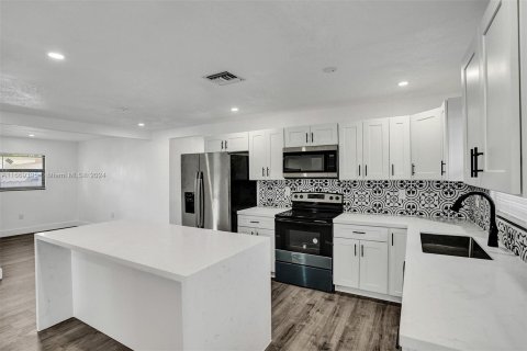 Casa en venta en West Park, Florida, 6 dormitorios, 204.48 m2 № 1385882 - foto 8