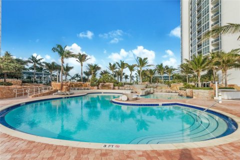 Condo in Sunny Isles Beach, Florida, 2 bedrooms  № 1385848 - photo 22