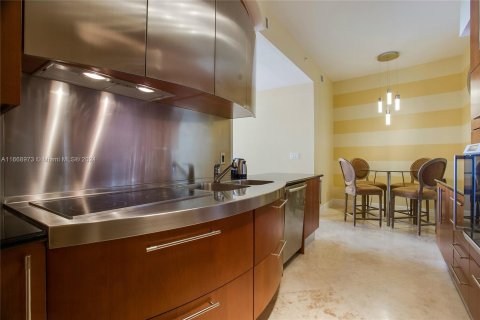 Condo in Sunny Isles Beach, Florida, 2 bedrooms  № 1385848 - photo 11