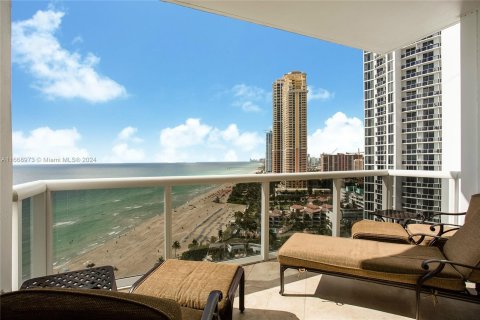 Condo in Sunny Isles Beach, Florida, 2 bedrooms  № 1385848 - photo 3