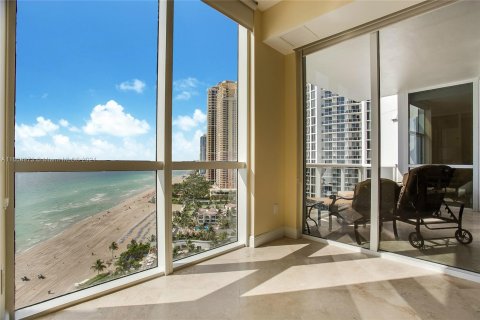 Condo in Sunny Isles Beach, Florida, 2 bedrooms  № 1385848 - photo 14