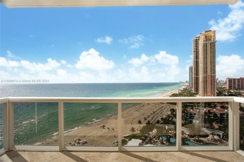 Condo in Sunny Isles Beach, Florida, 2 bedrooms  № 1385848 - photo 26