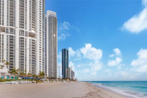 Condo in Sunny Isles Beach, Florida, 2 bedrooms  № 1385848 - photo 19