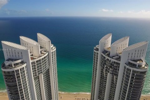 Condo in Sunny Isles Beach, Florida, 2 bedrooms  № 1385848 - photo 23