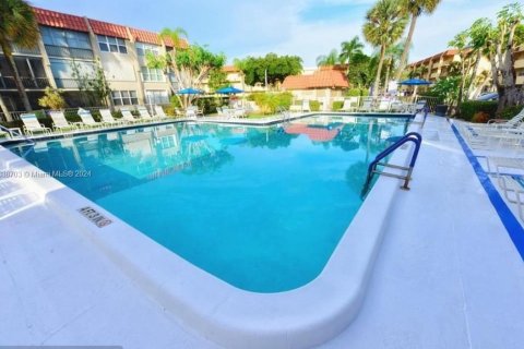 Copropriété à vendre à Pompano Beach, Floride: 2 chambres, 98.94 m2 № 1310900 - photo 27