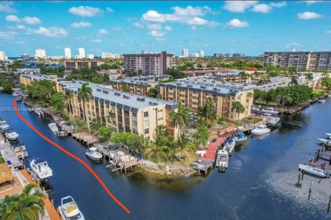 Copropriété à vendre à Pompano Beach, Floride: 2 chambres, 98.94 m2 № 1310900 - photo 6