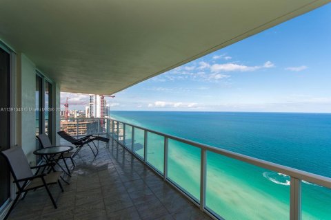 Copropriété à vendre à Sunny Isles Beach, Floride: 2 chambres, 148.83 m2 № 513428 - photo 1