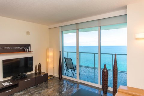 Condominio en venta en Sunny Isles Beach, Florida, 2 dormitorios, 148.83 m2 № 513428 - foto 3