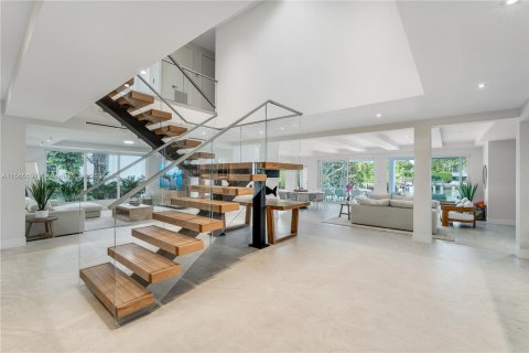 House in Key Biscayne, Florida 6 bedrooms, 482.26 sq.m. № 1102447 - photo 8
