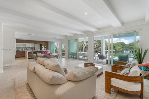 House in Key Biscayne, Florida 6 bedrooms, 482.26 sq.m. № 1102447 - photo 26