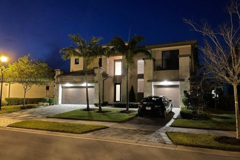 House in Parkland, Florida 6 bedrooms, 429.39 sq.m. № 290425 - photo 3