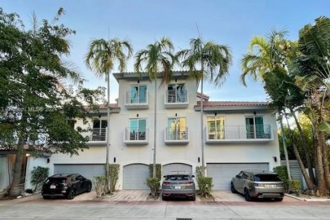 Townhouse in Miami Beach, Florida 3 bedrooms, 141.21 sq.m. № 1225548 - photo 1