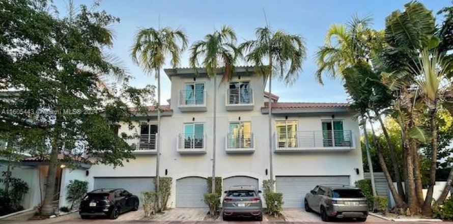 Townhouse in Miami Beach, Florida 3 bedrooms, 141.21 sq.m. № 1225548