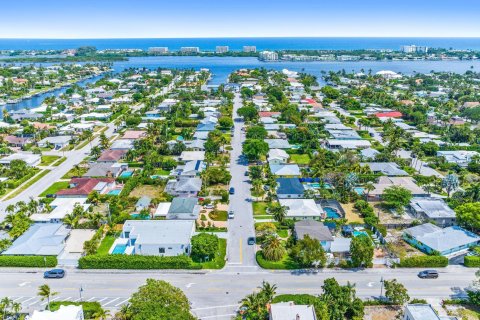 Villa ou maison à vendre à Lake Worth, Floride: 4 chambres, 252.79 m2 № 1187284 - photo 1