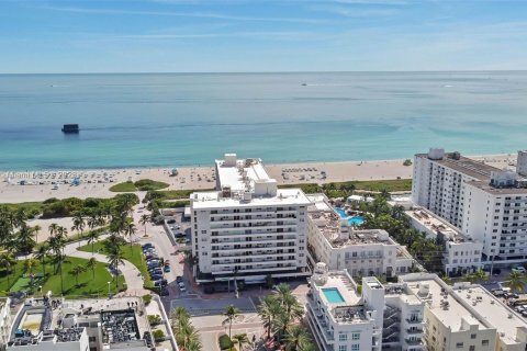 Condo in Miami Beach, Florida, 1 bedroom  № 781628 - photo 26