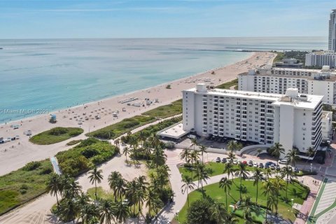 Condo in Miami Beach, Florida, 1 bedroom  № 781628 - photo 24