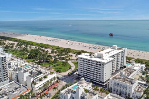 Condo in Miami Beach, Florida, 1 bedroom  № 781628 - photo 27