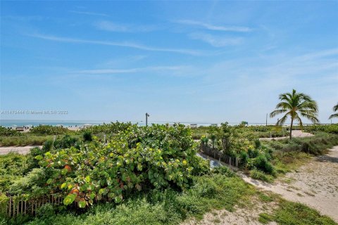 Condo in Miami Beach, Florida, 1 bedroom  № 781628 - photo 14