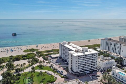 Condo in Miami Beach, Florida, 1 bedroom  № 781628 - photo 25