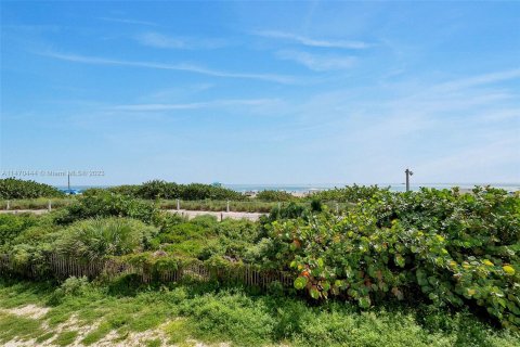 Condo in Miami Beach, Florida, 1 bedroom  № 781628 - photo 13