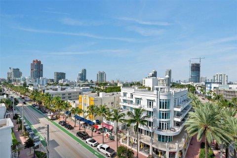 Condo in Miami Beach, Florida, 1 bedroom  № 781628 - photo 1