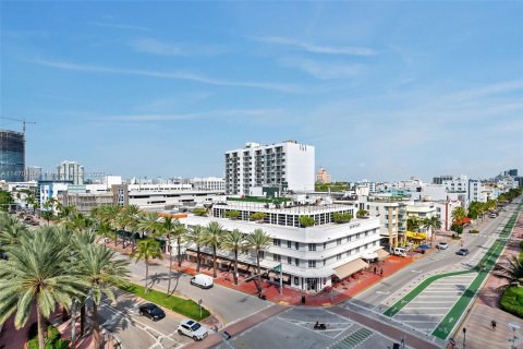 Condo in Miami Beach, Florida, 1 bedroom  № 781628 - photo 9