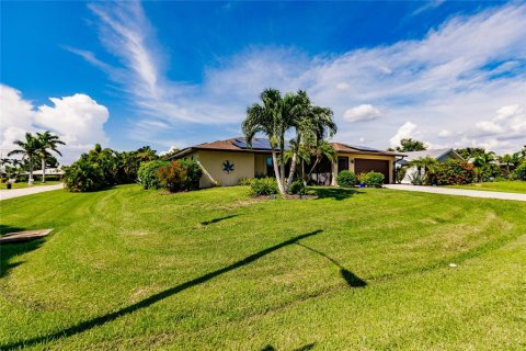 House in Cape Coral, Florida 3 bedrooms, 155.24 sq.m. № 1351114 - photo 3