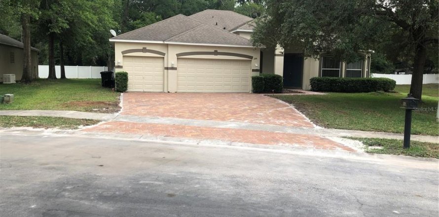 House in Altamonte Springs, Florida 4 bedrooms, 272.58 sq.m. № 1351149