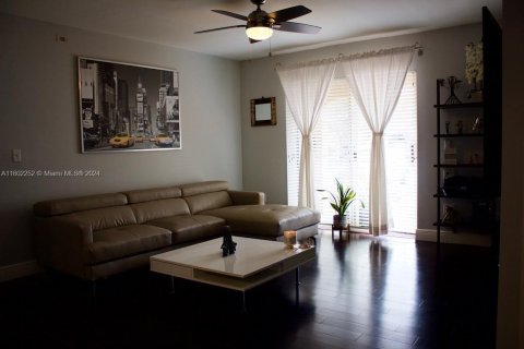 Condominio en venta en Coconut Creek, Florida, 2 dormitorios, 94.3 m2 № 1221009 - foto 5