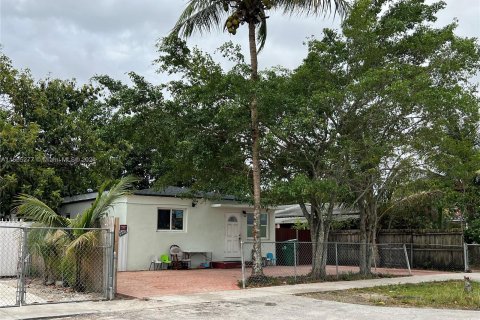 Immobilier commercial à vendre à Opa-locka, Floride: 203.27 m2 № 1102424 - photo 3
