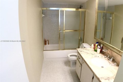 Condo in Miami Beach, Florida, 1 bedroom  № 1102418 - photo 19