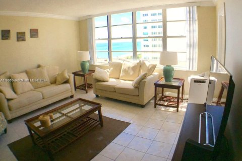 Copropriété à vendre à Miami Beach, Floride: 1 chambre, 91.04 m2 № 1102418 - photo 24