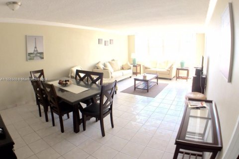 Condo in Miami Beach, Florida, 1 bedroom  № 1102418 - photo 15