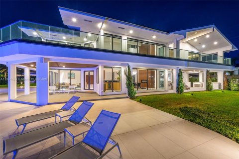 Villa ou maison à vendre à Hallandale Beach, Floride: 5 chambres, 616.03 m2 № 1013583 - photo 2
