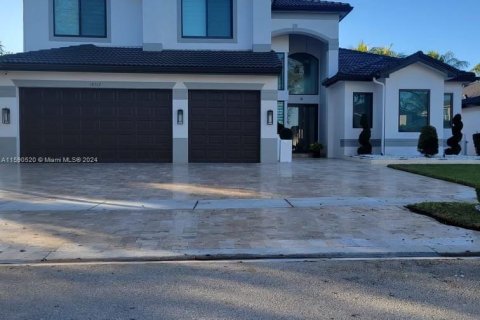 Villa ou maison à vendre à Miramar, Floride: 5 chambres, 312.24 m2 № 1181332 - photo 1