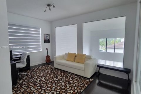 Casa en venta en Miramar, Florida, 5 dormitorios, 312.24 m2 № 1181332 - foto 21