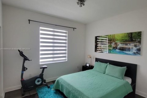House in Miramar, Florida 5 bedrooms, 312.24 sq.m. № 1181332 - photo 19