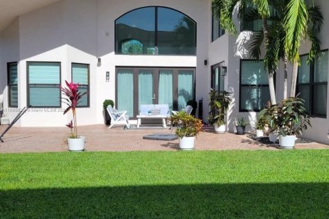 Villa ou maison à vendre à Miramar, Floride: 5 chambres, 312.24 m2 № 1181332 - photo 3