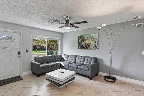 Villa ou maison à vendre à Dania Beach, Floride: 3 chambres, 83.61 m2 № 1239586 - photo 2